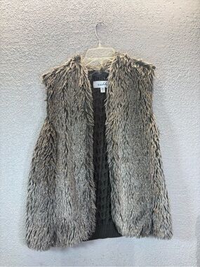 Sebby Faux Fur Vest in Taupe